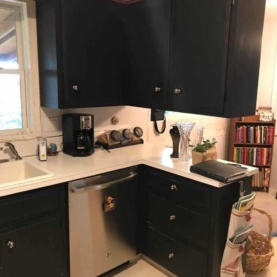 BEFORE The original kitchen felt cramped, and the peninsula with upper cabinets created a “dead end” feeling. With space to grow, the peninsula was going to have to go.