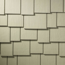 PRODUCT OPTION<br />
HARDIESHINGLE® SIDING. STAGGERED EDGE PANEL This look is inviting and laid-back. It’s versatile too: Choose it for a cottage, ranch home, or any home in between.